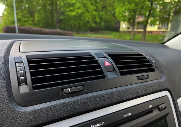Skoda Octavia cena 18777 przebieg: 251214, rok produkcji 2010 z Kielce małe 172